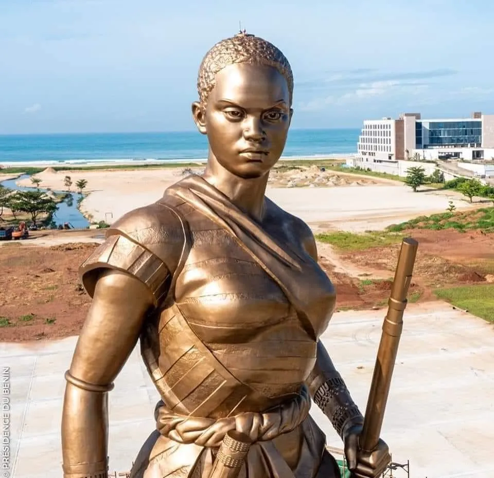 Place de l’Amazone — balade iconique et point de rendez-vous