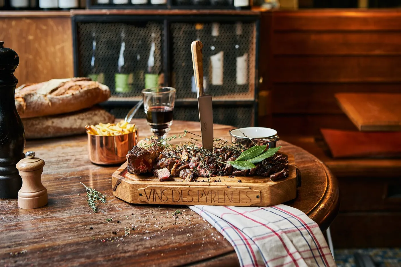 🍷 À la table du temps – Aux Vins des Pyrénées