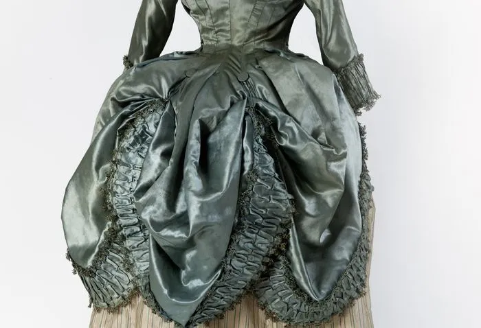"Le costume à Versailles au XVIIIe s. : de la parure à la loque" (visite guidée de l'exposition du musée Lambinet)
