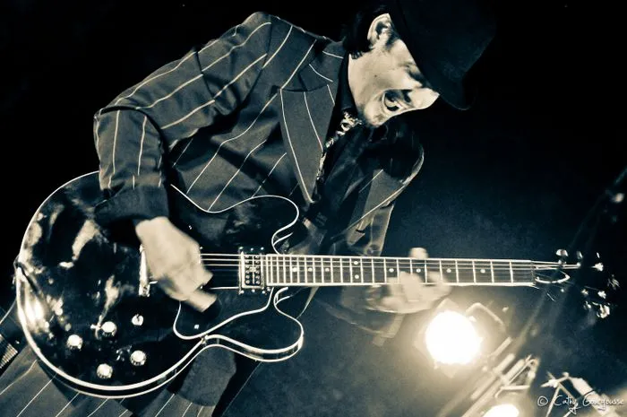 Mister Tchang & Easy Money en concert pour le Folk Club de Cahors avec de blues électrique