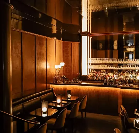 Cocktails Inspirés et Atmosphère Mystérieuse