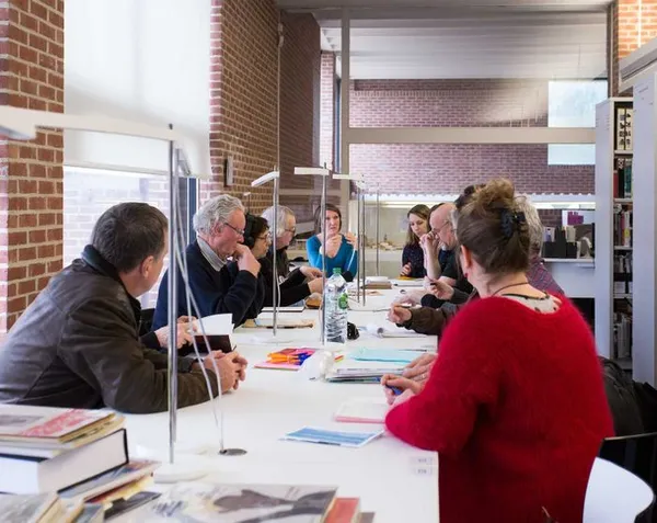 Femmes artistes, autodidactes, affranchies : Trajectoires, récits et enjeux institutionnels