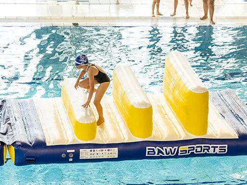 Jeux aquatiques à la piscine Yvonne Godard