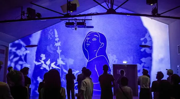 Au delà des lignes : Romancières en lumière